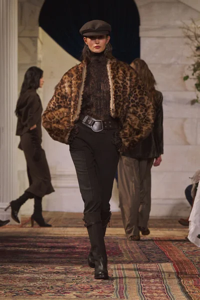 Look 8
